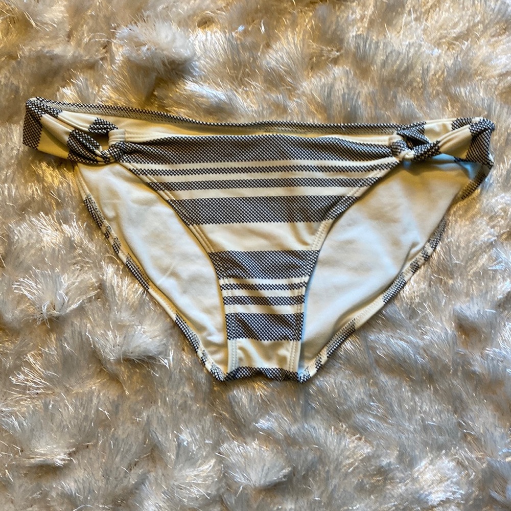 Gianni Bini White and Black Swim Bottoms size Large